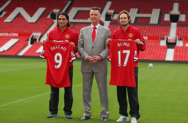 Những bản hợp đồng ngày cuối TTCN của Man Utd đã chơi ra sao? - Bóng Đá