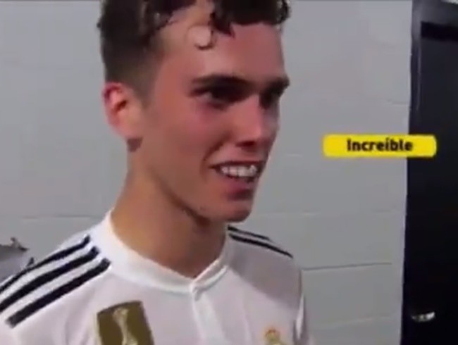 Ảnh tài năng trẻ Real Sergio Lopez xin áo Sanchez - Bóng Đá