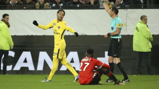 Tại sao Neymar lại bị 