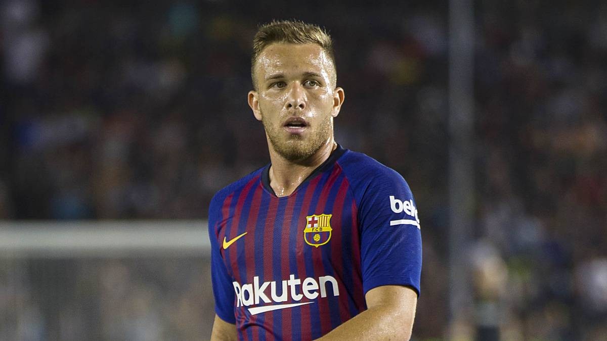 'Cách chạm bóng của Arthur khiến tôi nhớ về Xavi' - Bóng Đá