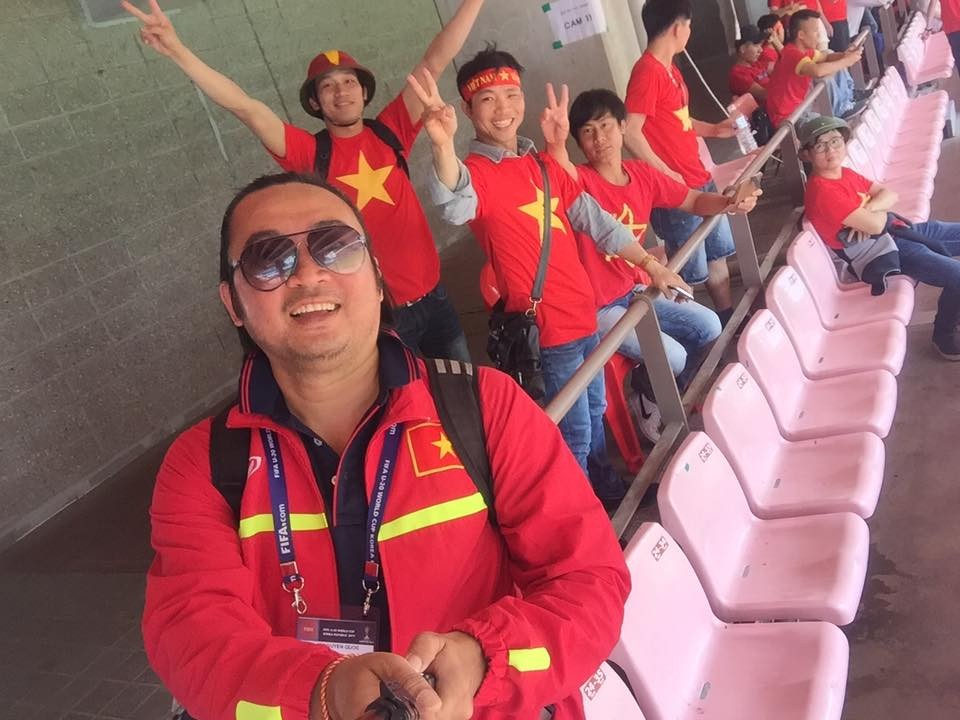 CĐV Việt Nam biến sân Jeonju thành 