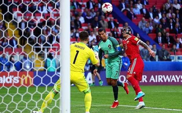 CR7 bùng nổ giúp Bồ Đào Nha rộng cửa đi tiếp - Bóng Đá