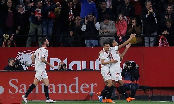 Thua trận, Lewandowski còn bị mất điểm nặng khi chơi xấu Ospina - Bóng Đá