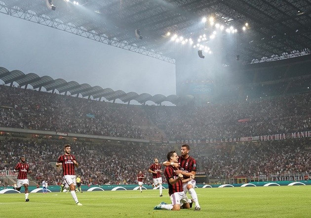 AC Milan 2-0 Craiova: Cất tinh binh vẫn thắng nhàn - Bóng Đá