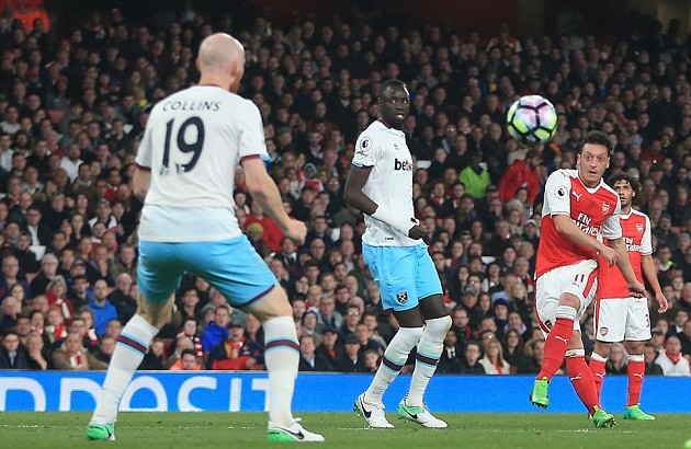 Oezil khiến Man Utd trở về kiếp 