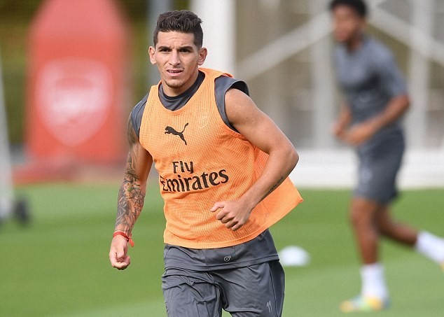 Lucas Torreira 'hổ báo' trong buổi tập đầu tiên cùng Arsenal - Bóng Đá