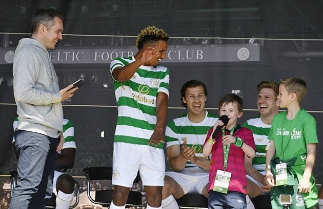 Celtic ra mắt áo đấu mới nhân kỉ niệm 50 năm vô địch C1 - Bóng Đá