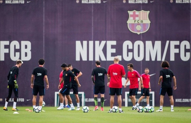 Barca hội quân, sao lớn vẫn vắng mặt - Bóng Đá