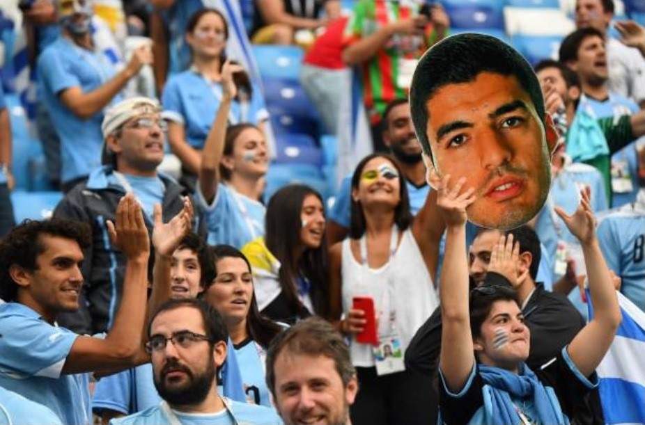 Luis Suarez rơi lệ trong ngày Uruguay chia tay World Cup 2018 - Bóng Đá