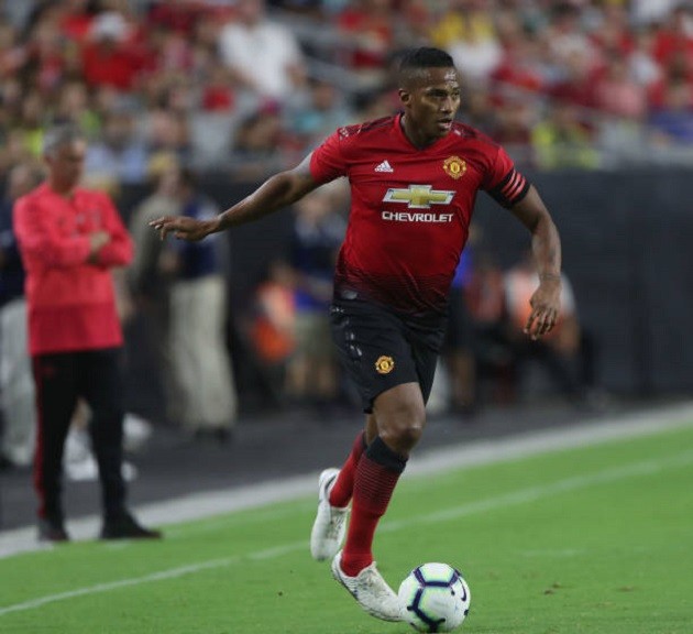 Mata ghi bàn nhưng tân binh của Mourinho mới là 
