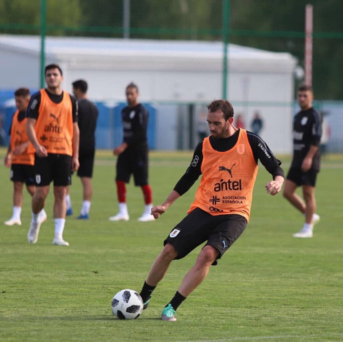 Ảnh Shaqiri đi ăn trưa - Bóng Đá