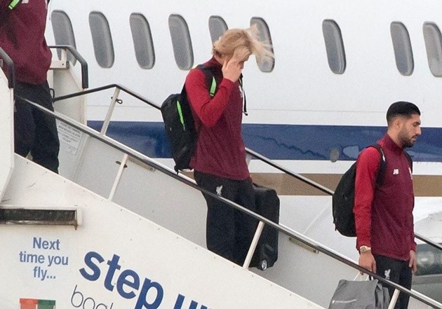 Karius che mặt, Klopp sầu thảm trên đường về lại nước Anh - Bóng Đá