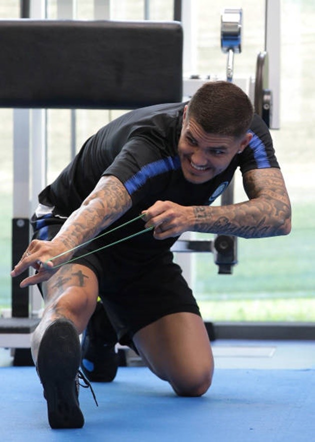 Icardi cực kì tinh nghịch trong ngày Inter hội quân - Bóng Đá