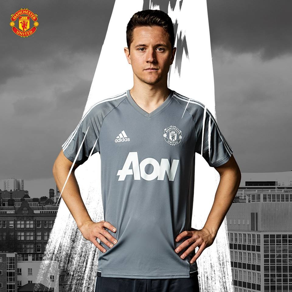 Man Utd ra mắt áo tập cực chất - Bóng Đá