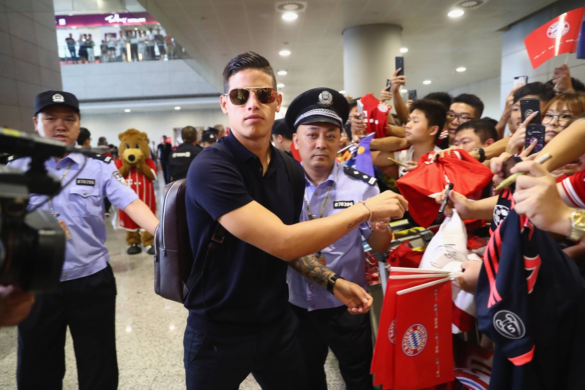 James Rodriguez bảnh trai hơn cả tài tử điện ảnh ở Trung Quốc - Bóng Đá
