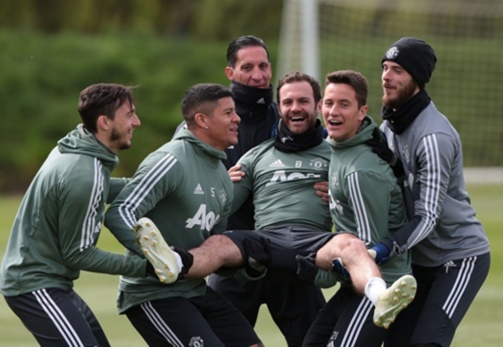 Man Utd quậy hết cỡ mừng sinh nhật Juan Mata - Bóng Đá