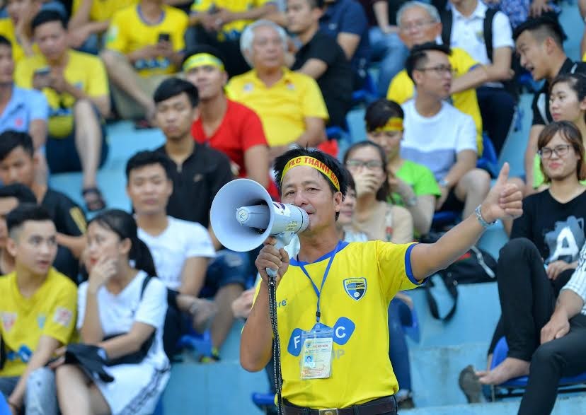 Lukas Podolski cười mỏi miệng trong ngày mắt khán giả Nhật Bản - Bóng Đá