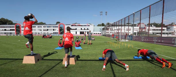 Những thái cực trái ngược nhau ngày Bayern Munich hội quân - Bóng Đá