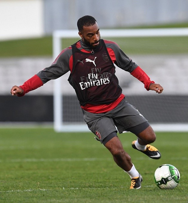 Arsenal phấn khích, làm quen sân Sydney - Bóng Đá