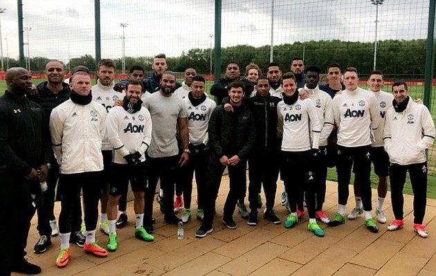 Tay đấm Anthony Joshua bất ngờ đến thăm 