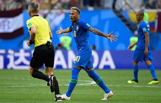 Không được đá phạt đền, Neymar vào tận đường hầm 