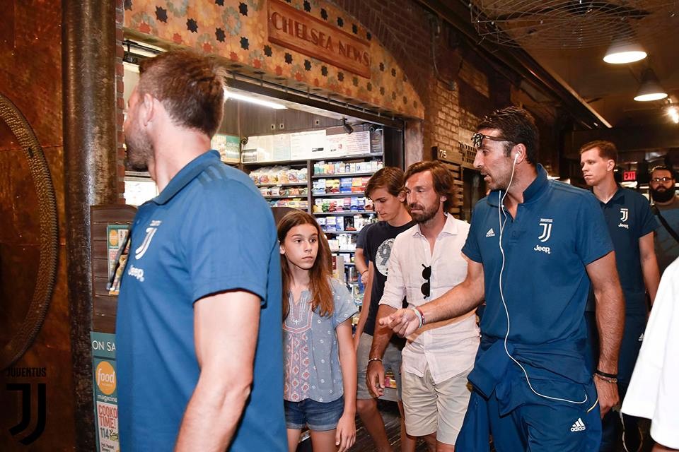 Sang Mỹ, Buffon cười toe toét khi tái ngộ Pirlo - Bóng Đá