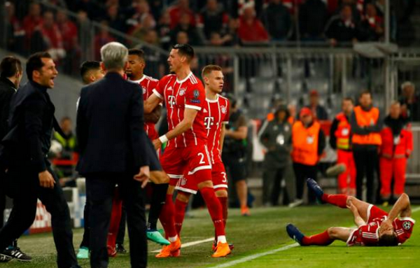 Không thể ghi bàn, Bayern và Sevilla phân định thắng thua bằng 'đấu võ' - Bóng Đá
