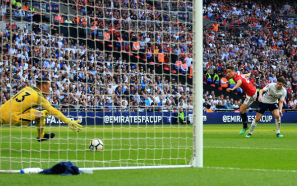 Dạy dỗ học trò, Mourinho dạy bảo luôn cả trọng tài - Bóng Đá