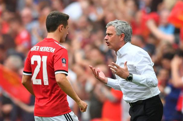 Dạy dỗ học trò, Mourinho dạy bảo luôn cả trọng tài - Bóng Đá
