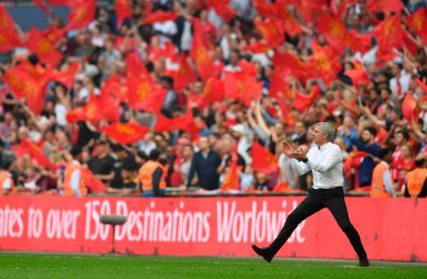 Dạy dỗ học trò, Mourinho dạy bảo luôn cả trọng tài - Bóng Đá