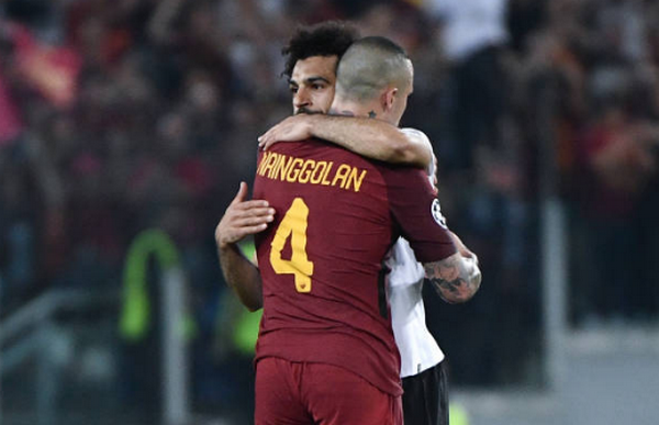'Gã đồ tể' rơi nước mắt tại Olimpico - Bóng Đá