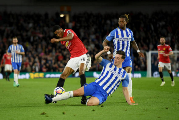 Đối thủ móc bóng, Rashford sợ hãi trông thấy - Bóng Đá