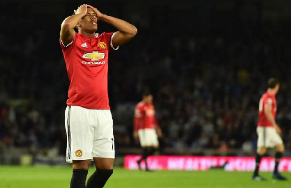 Đối thủ móc bóng, Rashford sợ hãi trông thấy - Bóng Đá