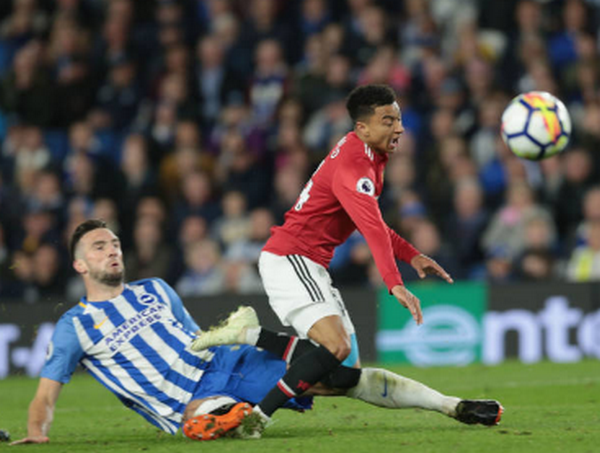 Đối thủ móc bóng, Rashford sợ hãi trông thấy - Bóng Đá