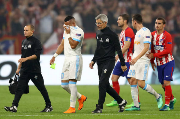 Đêm mưa buồn Groupama, Dimitri Payet là người khóc nhiều nhất - Bóng Đá