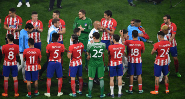Đêm mưa buồn Groupama, Dimitri Payet là người khóc nhiều nhất - Bóng Đá