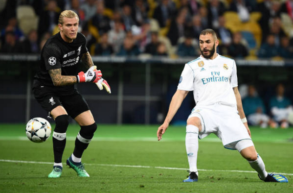 Tung chân chốt hạ Liverpool, Ronaldo bị kẻ lạ mặt phá bĩnh - Bóng Đá