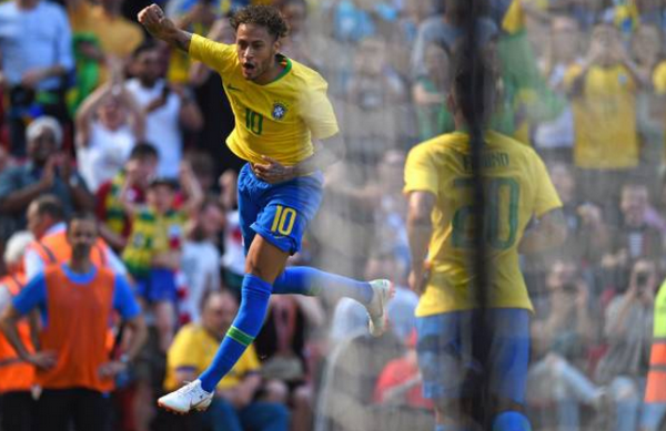 Mohamed Salah đồng hành cùng Neymar tại Anfield - Bóng Đá