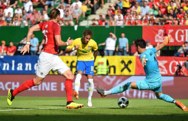 Bị đối thủ chơi xấu và đây là cách Neymar đáp trả - Bóng Đá