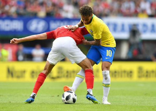 Bị đối thủ chơi xấu và đây là cách Neymar đáp trả - Bóng Đá