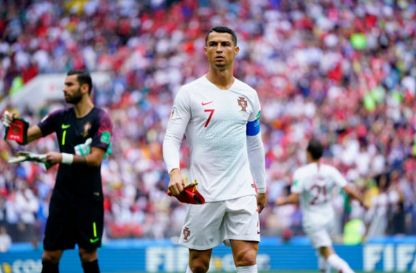 Đồng đội đá tệ, Ronaldo không một giây ngơi nghỉ - Bóng Đá