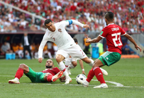 Đồng đội đá tệ, Ronaldo không một giây ngơi nghỉ - Bóng Đá