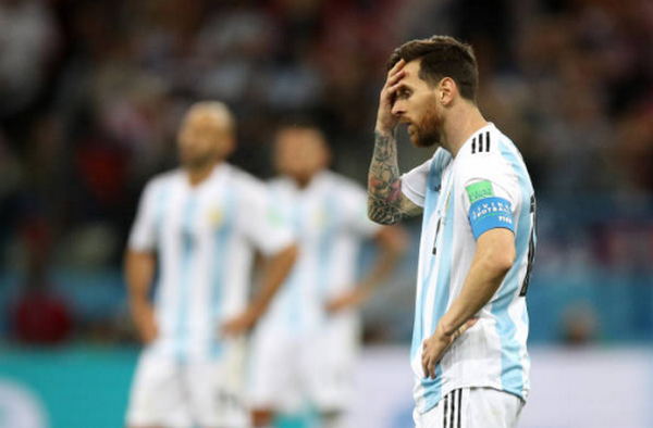 Mohamed Salah tái hiện hình ảnh Messi trong ngày chia tay World Cup - Bóng Đá