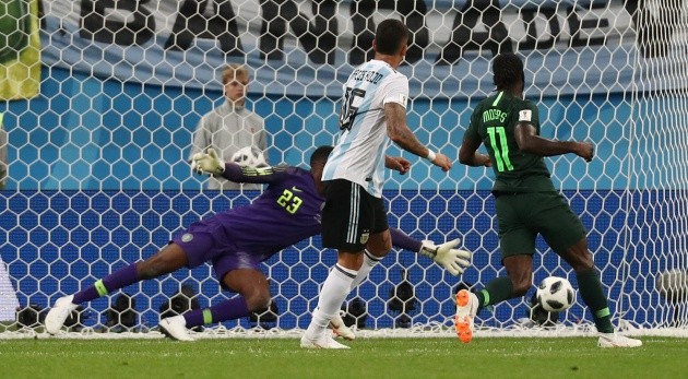 HLV Sampaoli cho phép Messi được làm 