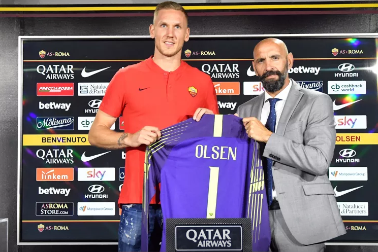 CHÍNH THỨC: Chiêu mộ thủ môn World Cup, Roma có người thay Alisson - Bóng Đá