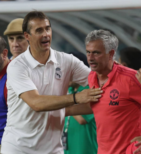 Mourinho 'quậy phá' ngoài đường pitch, Lopetegui phải đến giúp đỡ - Bóng Đá