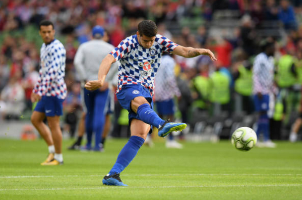 Áo tập Chelsea làm 'lu mờ' trận derby thành London - Bóng Đá