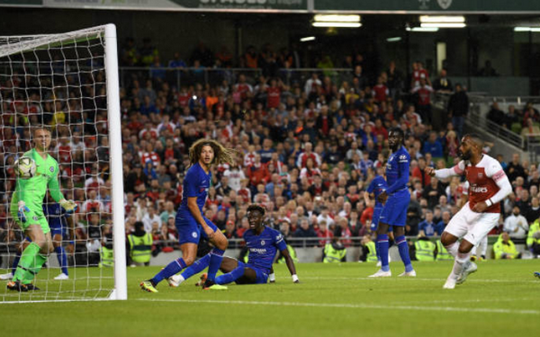 Áo tập Chelsea làm 'lu mờ' trận derby thành London - Bóng Đá