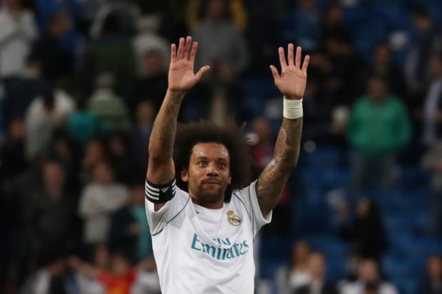 Kinh ngạc với 'vũ điệu đến trường' của bố con nhà Marcelo - Bóng Đá