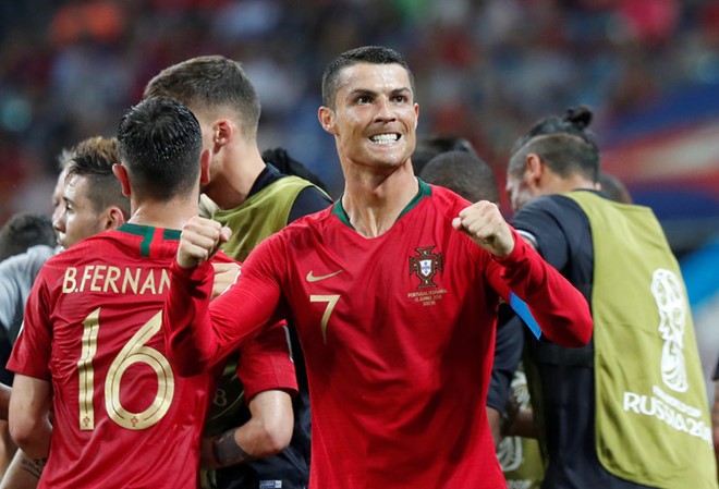 Ronaldo và nụ cười tinh quái - Bóng Đá